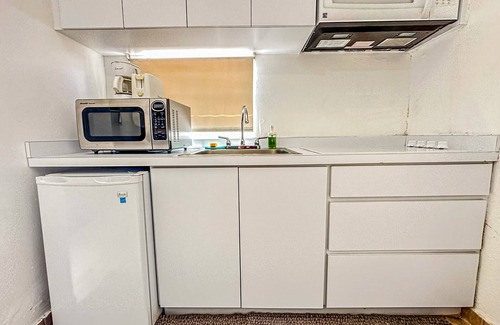 Carcel Apartment | Explore Boulevard 103: Family-Friendly with Spa & Breakfast