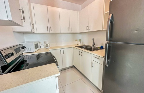 Carcel Apartment | Explore Boulevard 103: Family-Friendly with Spa & Breakfast