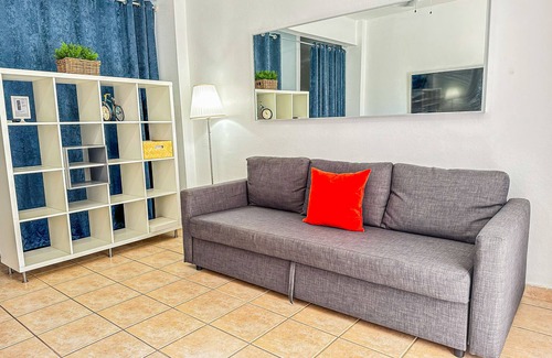 Carcel Apartment | Explore Boulevard 103: Family-Friendly with Spa & Breakfast