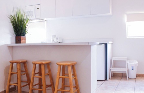 Carcel Apartment | Inviting Boulevard 106: Family-Friendly with Spa & Breakfast