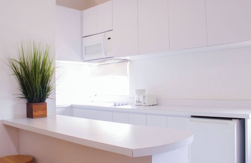 Carcel Apartment | Inviting Boulevard 106: Family-Friendly with Spa & Breakfast