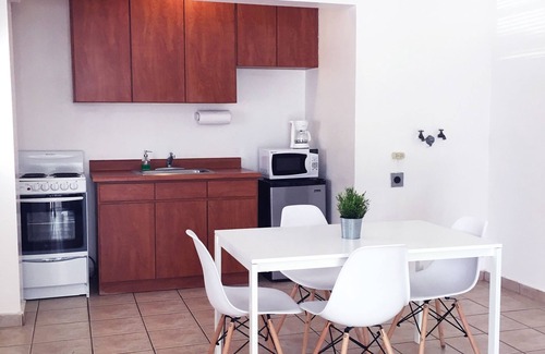 Carcel Apartment | Welcoming Boulevard 206: Family-Friendly with Spa & Breakfast