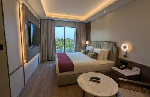 Nadiad Resort | Elegant Boulevard 9 Resort & Spa with Oceanfront Views