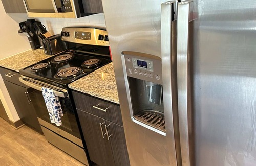 Middletown Apartment | Boulevard Stays Contemporary 1BR Apartment Pool, Gym, Free Parking