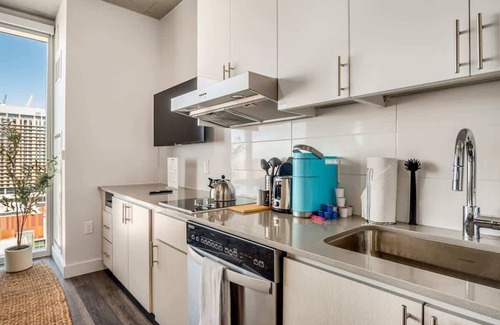 Downtown Phoenix Apartment | Boulevard Stays Downtown Highrise STU Sky Pool, Parking, Gym 06