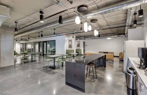 Downtown Phoenix Apartment | Boulevard Stays Downtown Highrise STU Sky Pool, Parking, Gym 01