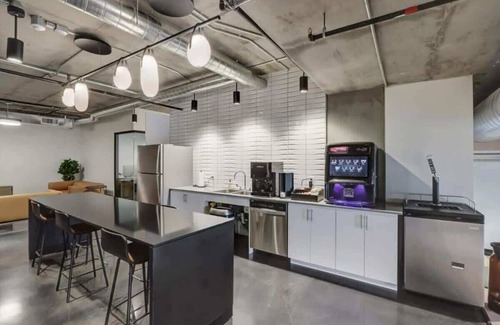 Downtown Phoenix Apartment | Boulevard Stays Downtown Highrise STU Sky Pool, Parking, Gym 01