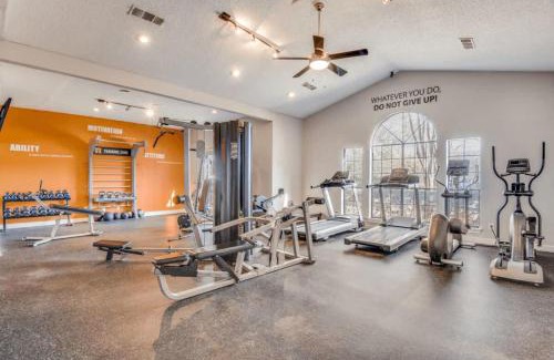Irving Apartment | Boulevard Stays Peaceful 1BR King Suite Pool Gym & Parking 04
