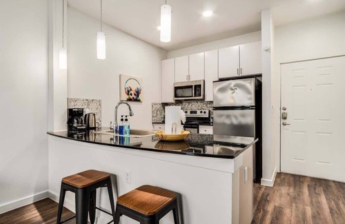 Bouldin Apartment | Boulevard Stays Walk to Downtown! 1BR SoCo Pool, Parking, Gym 07