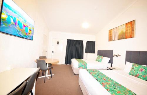 Wagga Wagga Hotel | Comfortable Boulevarde Motor Inn with Pool and Hot Tub