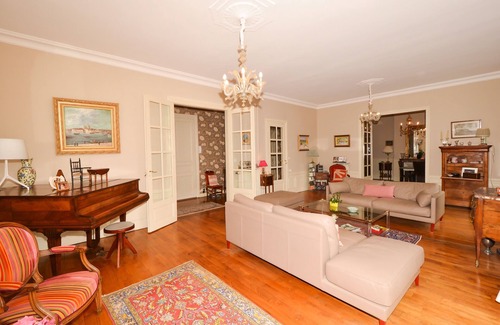 Reims City Centre Bed & Breakfast | Elegant Boulingrin Hyper Center with Spa & Breakfast