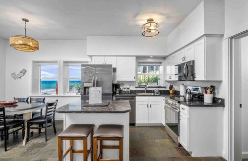 Lincoln Beach House | Unmatched Oceanfront Retreat with Pet-Friendly Perks