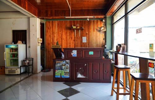 Vang Vieng Hotel | Riverside Retreat at Bountang Hotel - Rated 9.9/10!