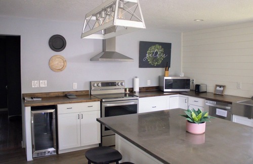 Fidelity House | Secluded Bountiful Cabin with Hot Tub and Family Amenities