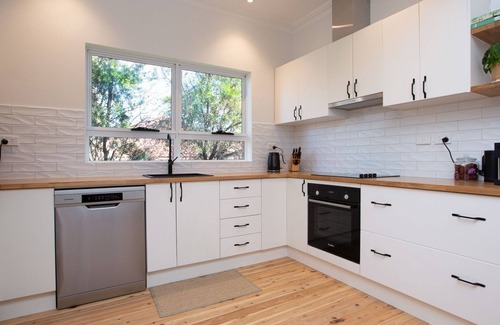 North Tamworth House | Modern Comfort at Bounty on Bligh with Ocean Views