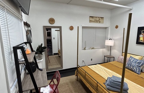 Fairgrounds Bed & Breakfast | Explore Bourbon Art & Sport Center BnB Near City Attractions