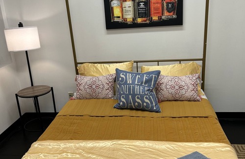 Fairgrounds Bed & Breakfast | Explore Bourbon Art & Sport Center BnB Near City Attractions