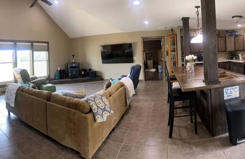 Fort Scott House | Experience Bourbon Co. 9 - Perfect for Families and Pets
