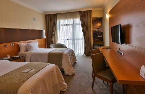 Gonzaga Resort | Explore Bourbon Santos Convention Hotel: Family-Friendly Stay