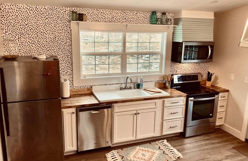 Chaplin Other | Idyllic Farmhouse Retreat Near Bourbon Trail with Breakfast