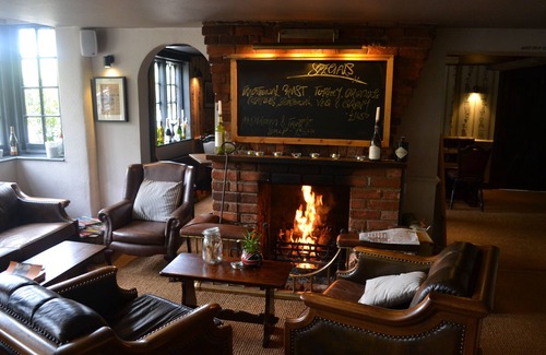 Saint Mary Bourne Hotel | Discover Bourne Valley Inn: Family-Friendly with Dining Options