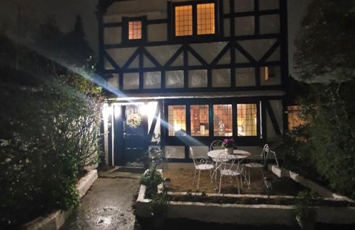 Boscombe House | Secluded Bournemouth Cottage Near Beach - Family & Pet Friendly