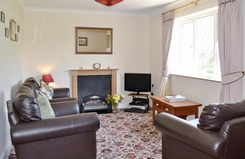 Withycombe House | Bournstream Cottage: Family-Friendly Retreat with Pool