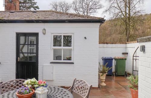 Guisborough House | Pet and Child-Friendly Bousdale Cottage: 10/10 Guest Rated