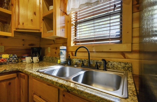 Hochatown Cabin | Cozy Bout Time Cabin with Hot Tub & Free Wifi
