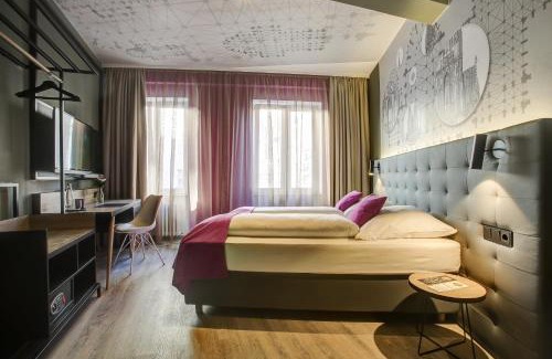 Altstadt-Nord Hotel | Pet-Friendly Boutique 003 Köln am DOM with Hot Tub Access