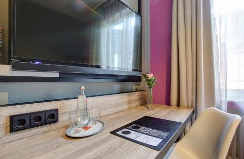 Altstadt-Nord Hotel | Pet-Friendly Boutique 003 Köln am DOM with Hot Tub Access