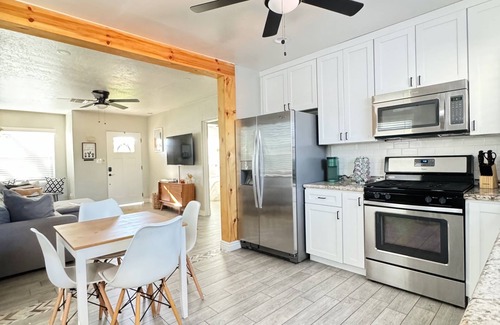 West Second Street Historic District House | Guest Rated 10/10 Modern DT Historic Getaway with Pool
