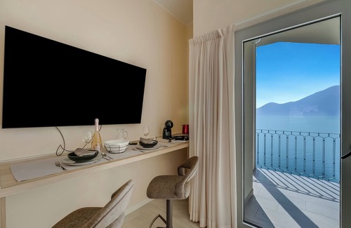 Cassone House | Boutique apartment Venere with Pool, Brenzone sul Garda, Italy