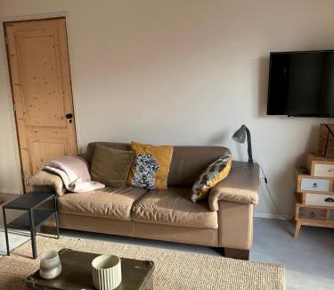 Rijnsaterwoude Apartment | Stylish Apartment Near Amsterdam with Pet-Friendly Perks