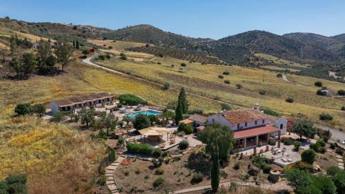 Alora Bed & Breakfast | Experience Cortijo Valverde Alora with Oceanfront Amenities