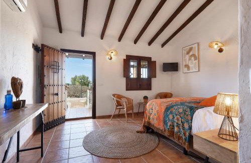 Alora Bed & Breakfast | Experience Cortijo Valverde Alora with Oceanfront Amenities
