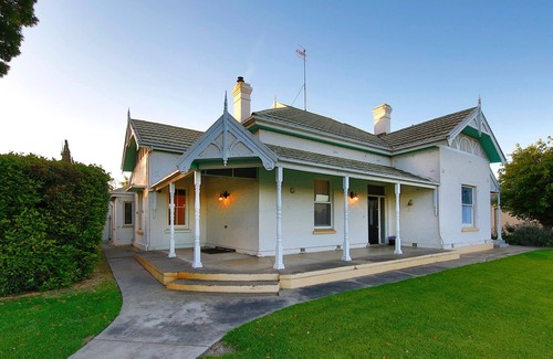 Tatiara House | Premier Boutique B&B with Pool and Ocean Views