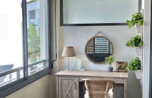Manly Apartment | Stylish Beach Retreat with Ocean Views in Manly