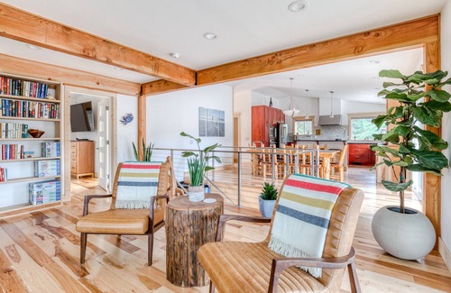 Long Beach House | Cozy Boutique Cabin with Hot Tub & Beach Access