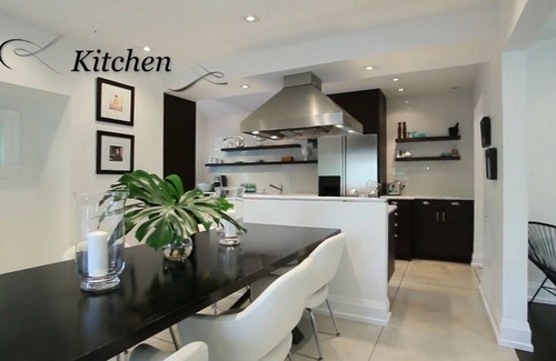 Mineola House | Charming Boutique Home with Spa Pool in Port Credit