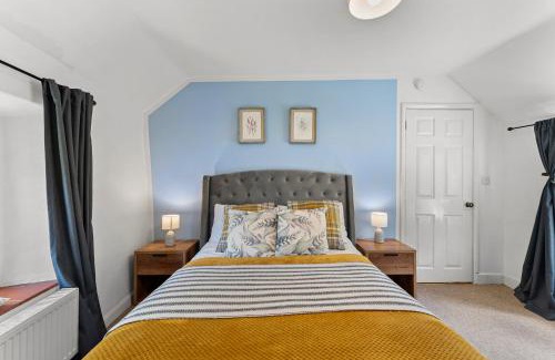 Winster Villa | Cozy Boutique Cottage in The Peak District for Families