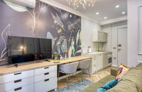 Zagreb Apartment | Elegant Studio with Balcony in Zagreb - Guest Rated 10/10