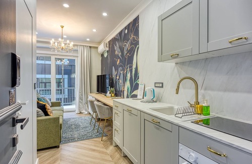 Zagreb Apartment | Elegant Studio with Balcony in Zagreb - Guest Rated 10/10