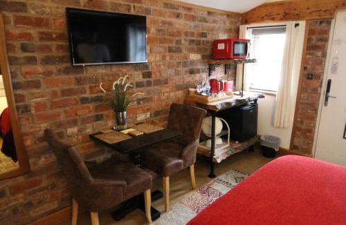 Wolverhampton House | Experience Boutique Garden Lodge @ The Larches - 5 Star Stay