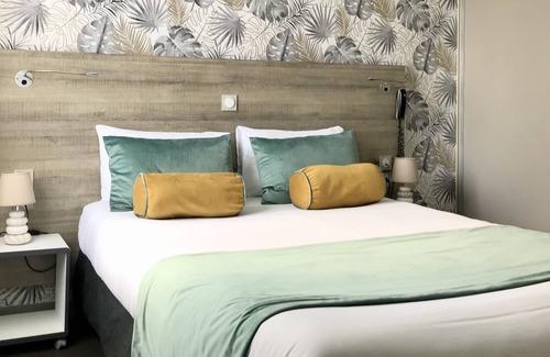 Quartier du Casino Hotel | Discover Boutique Hôtel d'Orbigny: Oceanfront Retreat