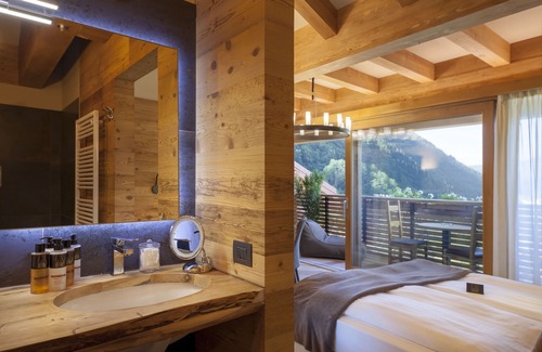 Mezzana Hotel | Salvadori: 4-Star Retreat with Pool and Spa Amenities