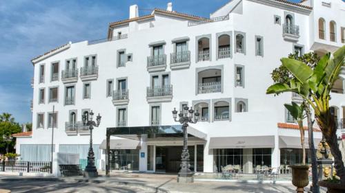 Puerto Banus Hotel | Oceanfront Boutique Hotel B51: 4-Star Family Retreat