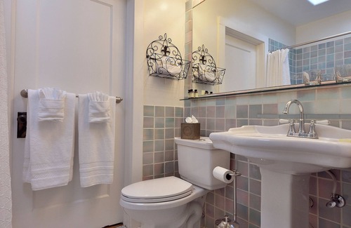 South Capitol Hotel | Guest Rated: 10/10 Boutique Hotel Suite Near Plaza