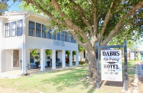 Llano Bed & Breakfast | Riverside Boutique Hotel with Family-Friendly Amenities