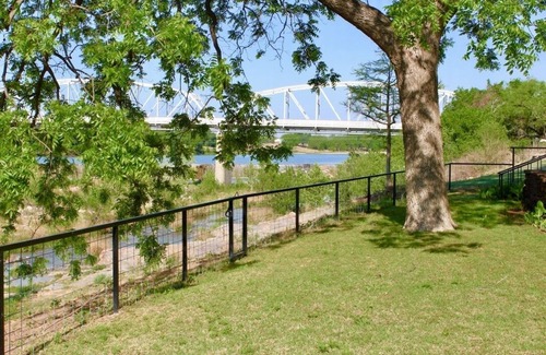 Llano Bed & Breakfast | Riverside Boutique Hotel with Family-Friendly Amenities